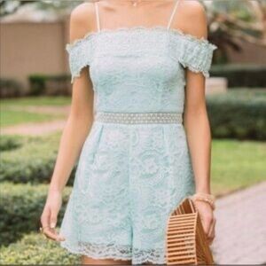 Francesca’s lace shorts romper-small EUC